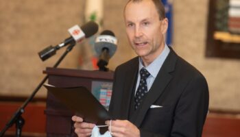 Alexandre Desbiens, réfléchit sérieusement Alexandre Desbiens, réfléchit sérieusement